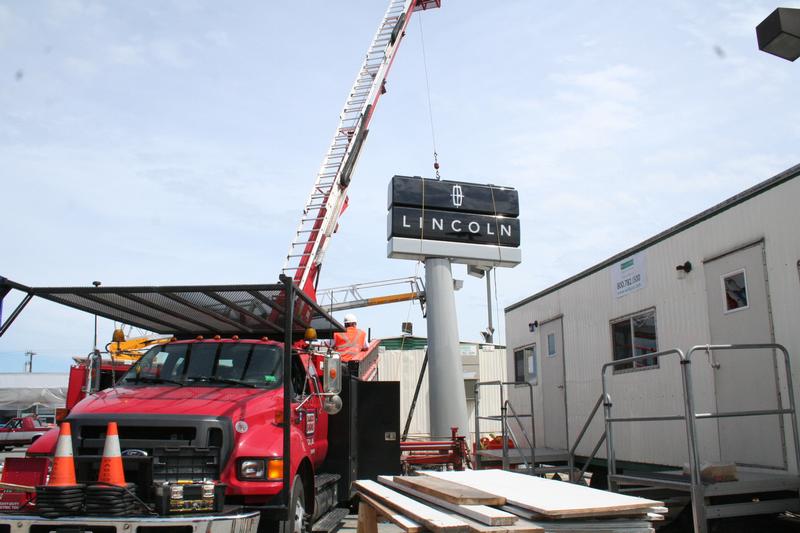 Lincoln pylon install